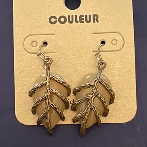 NWT Leaf Design Dangle Earrings